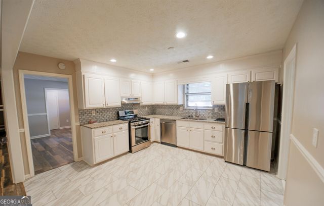 125 Brooks Drive, Tyrone, GA 30290