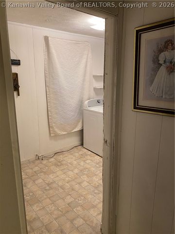 836 S Park Road, Charleston, WV 25304