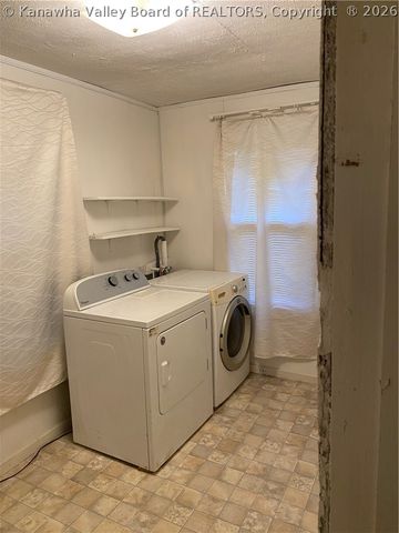 836 S Park Road, Charleston, WV 25304
