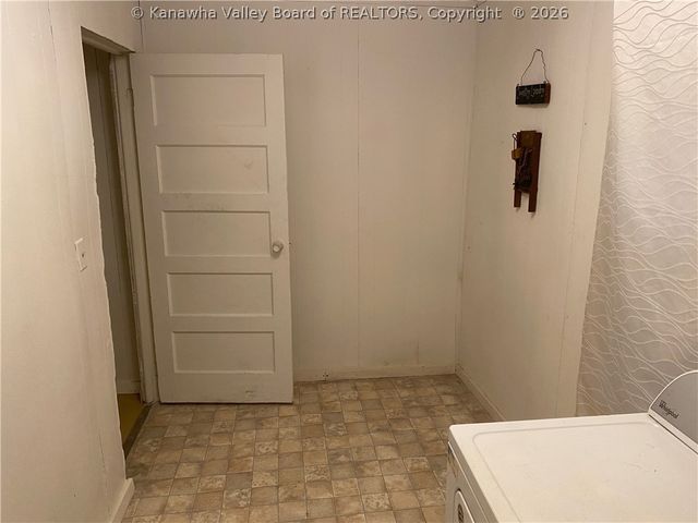836 S Park Road, Charleston, WV 25304