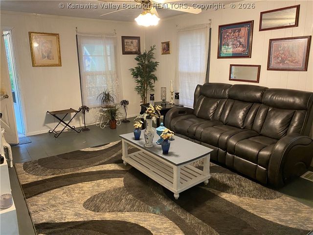 836 S Park Road, Charleston, WV 25304