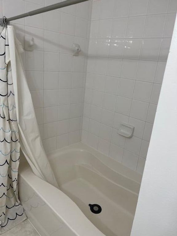 Image 17 of property listing at 11730 Saint Andrews Place 306, Wellington, FL 33414