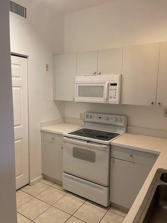 Image 7 of property listing at 11730 Saint Andrews Place 306, Wellington, FL 33414