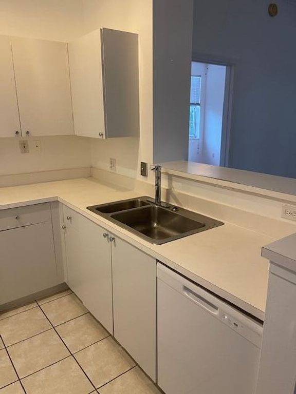 Image 8 of property listing at 11730 Saint Andrews Place 306, Wellington, FL 33414