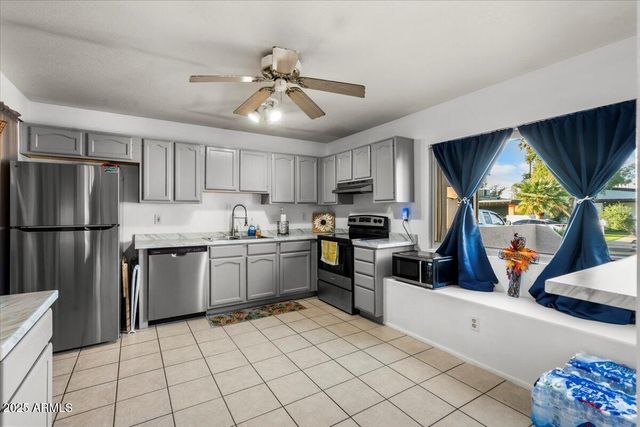 10519 W HEATHERBRAE Drive, Phoenix, AZ 85037