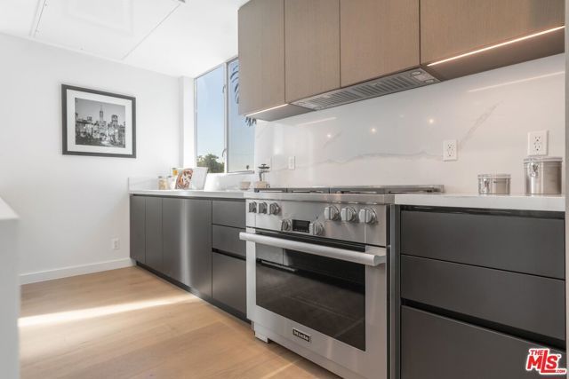 7150 Willoughby Avenue, Los Angeles, CA 90046
