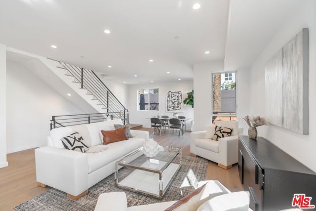 7150 Willoughby Avenue, Los Angeles, CA 90046