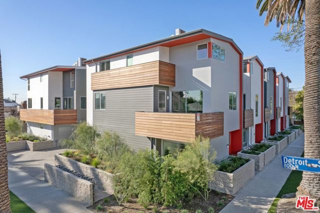 7150 Willoughby Avenue, Los Angeles, CA 90046