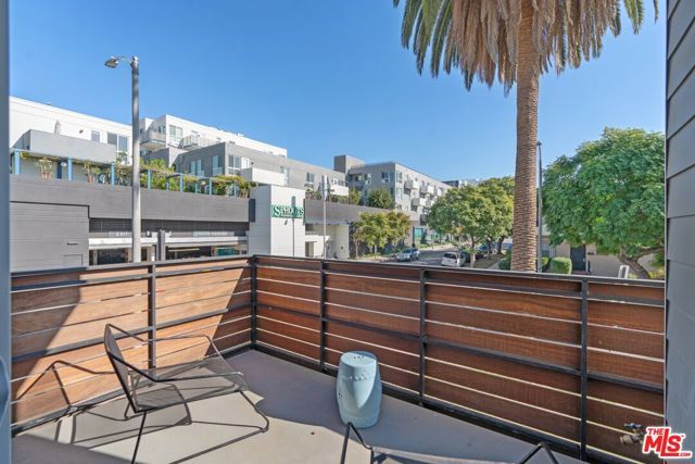 7150 Willoughby Avenue, Los Angeles, CA 90046