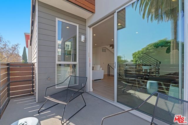 7150 Willoughby Avenue, Los Angeles, CA 90046