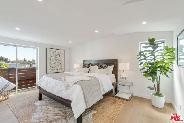7150 Willoughby Avenue, Los Angeles, CA 90046