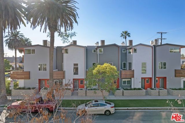 7150 Willoughby Avenue, Los Angeles, CA 90046