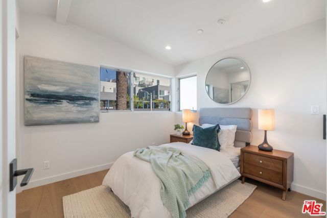 7150 Willoughby Avenue, Los Angeles, CA 90046