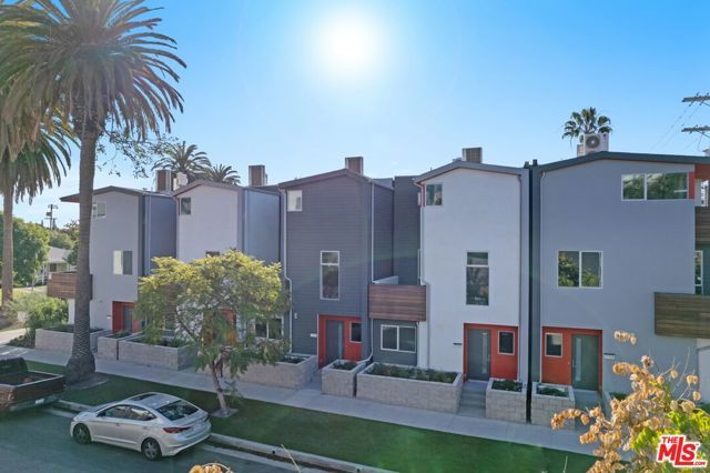 7150 Willoughby Avenue, Los Angeles, CA 90046