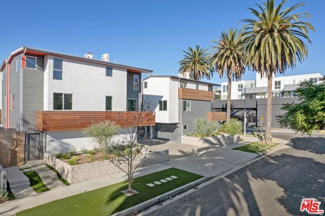 7150 Willoughby Avenue, Los Angeles, CA 90046