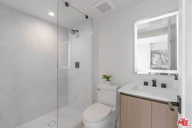 7150 Willoughby Avenue, Los Angeles, CA 90046