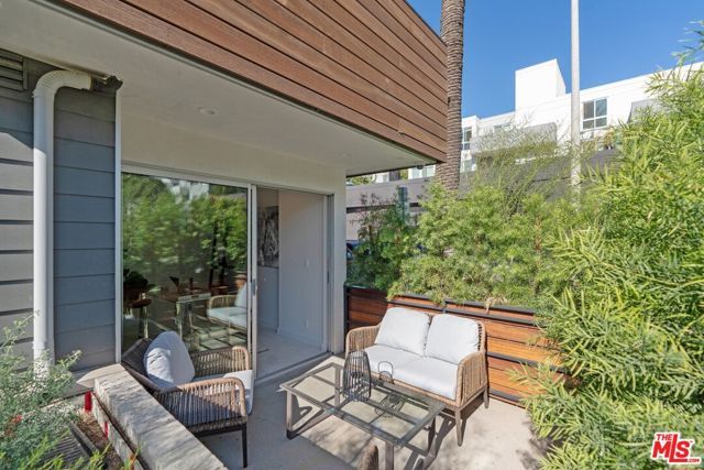 7150 Willoughby Avenue, Los Angeles, CA 90046