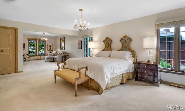 56 Meadowbrook Country Club Estate, Ballwin, MO 63011