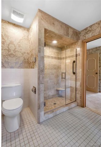 56 Meadowbrook Country Club Estate, Ballwin, MO 63011