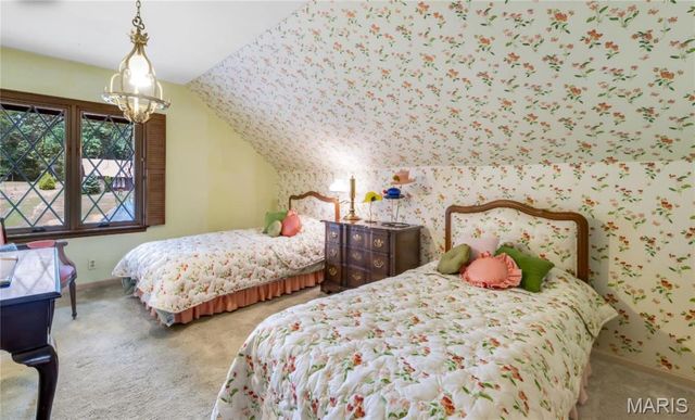 56 Meadowbrook Country Club Estate, Ballwin, MO 63011