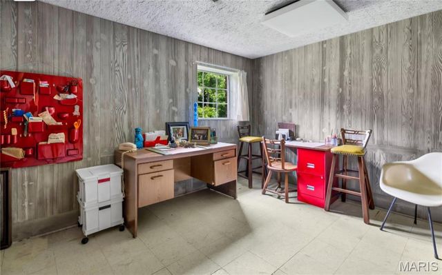 56 Meadowbrook Country Club Estate, Ballwin, MO 63011