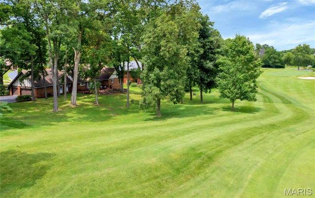 56 Meadowbrook Country Club Estate, Ballwin, MO 63011