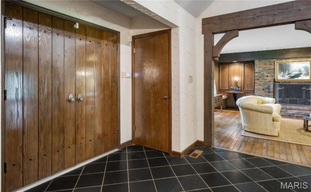 56 Meadowbrook Country Club Estate, Ballwin, MO 63011