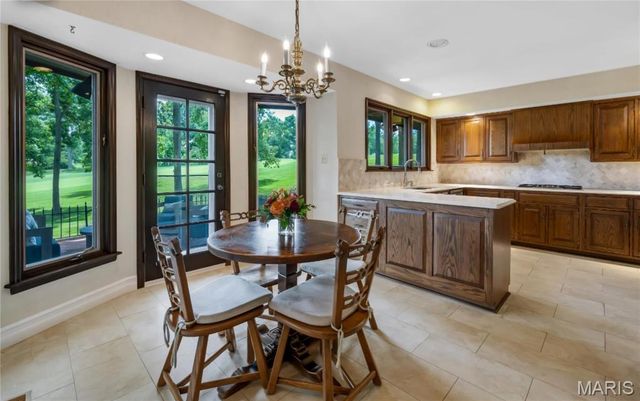 56 Meadowbrook Country Club Estate, Ballwin, MO 63011