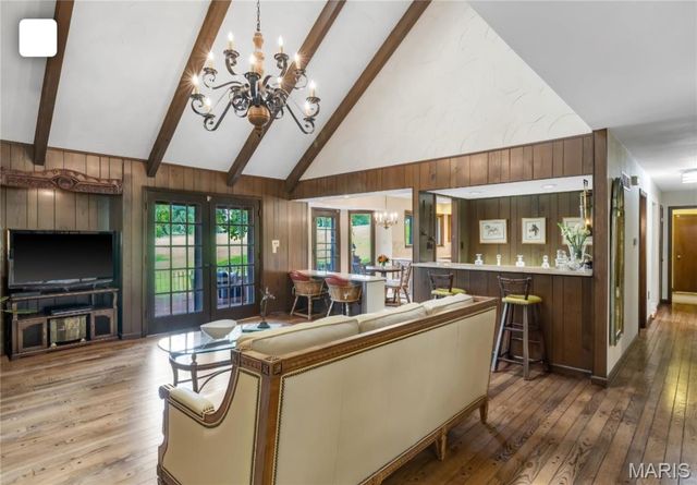 56 Meadowbrook Country Club Estate, Ballwin, MO 63011