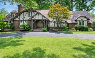 56 Meadowbrook Country Club Estate, Ballwin, MO 63011