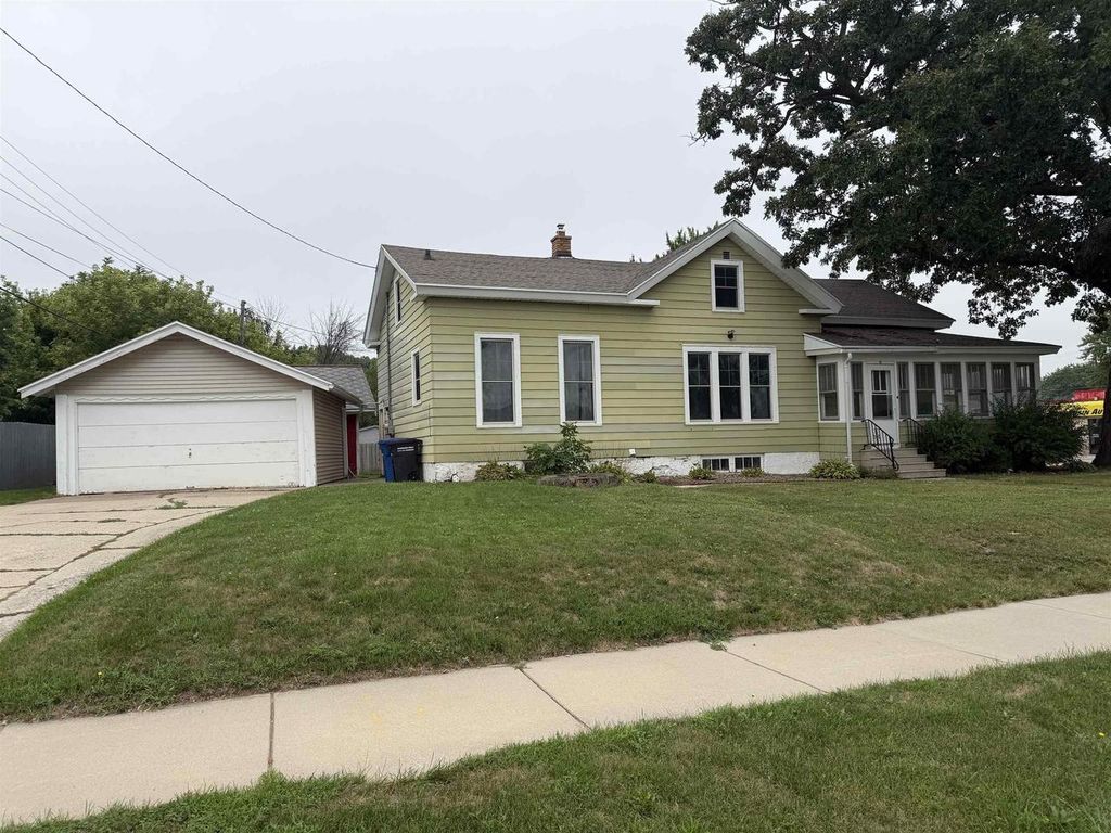 4 PROSPECT AVENUE, Oshkosh, WI 54901