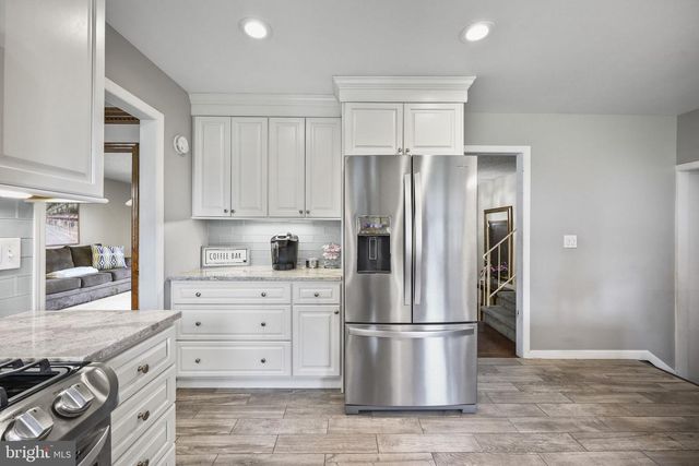 33 RAY DWIER DR, Hamilton, NJ 08690