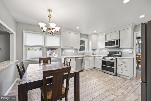 33 RAY DWIER DR, Hamilton, NJ 08690