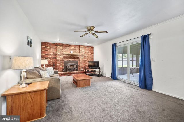 33 RAY DWIER DR, Hamilton, NJ 08690