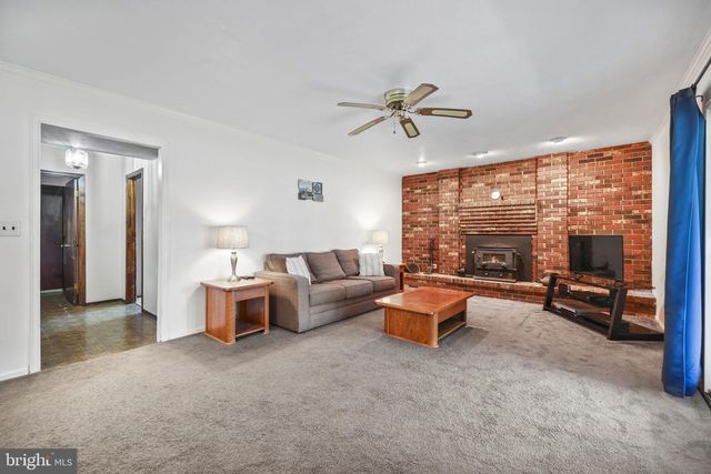 33 RAY DWIER DR, Hamilton, NJ 08690