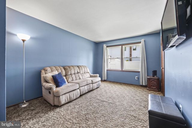 33 RAY DWIER DR, Hamilton, NJ 08690