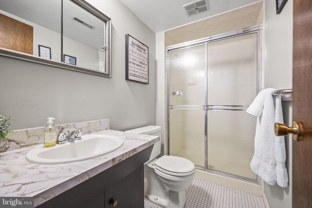 33 RAY DWIER DR, Hamilton, NJ 08690