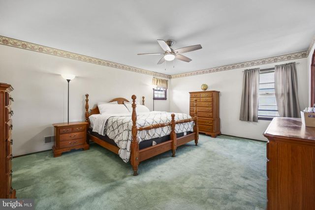 33 RAY DWIER DR, Hamilton, NJ 08690