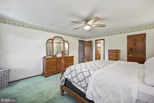 33 RAY DWIER DR, Hamilton, NJ 08690