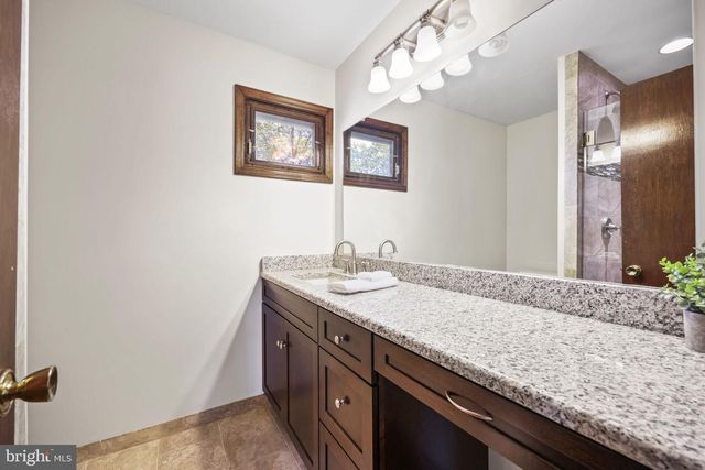 33 RAY DWIER DR, Hamilton, NJ 08690
