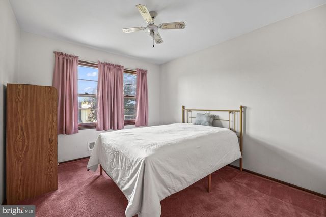 33 RAY DWIER DR, Hamilton, NJ 08690