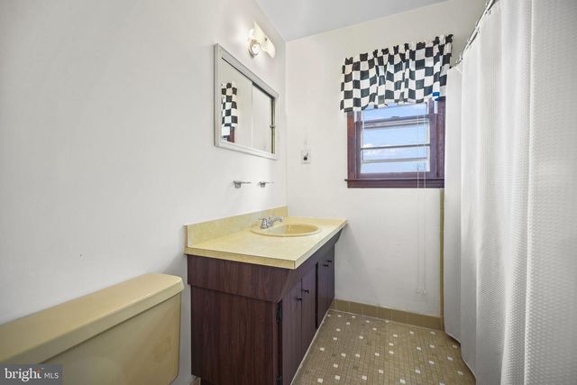 33 RAY DWIER DR, Hamilton, NJ 08690