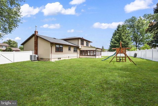 33 RAY DWIER DR, Hamilton, NJ 08690
