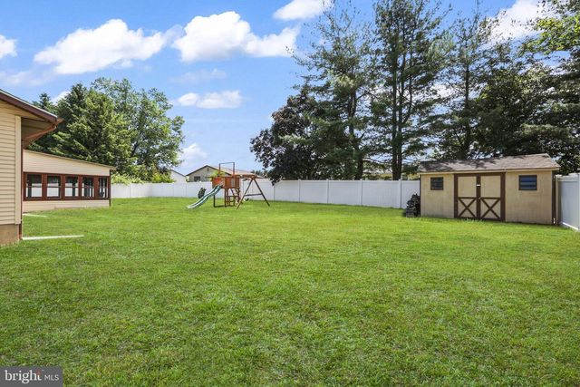 33 RAY DWIER DR, Hamilton, NJ 08690