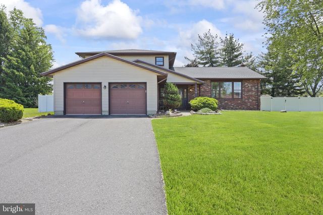 33 RAY DWIER DR, Hamilton, NJ 08690