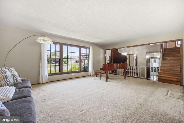 33 RAY DWIER DR, Hamilton, NJ 08690