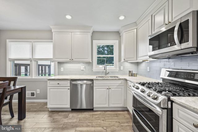 33 RAY DWIER DR, Hamilton, NJ 08690