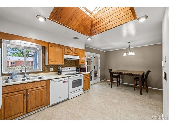 6421 Iris Ct, Arvada, CO 80004