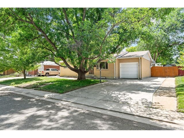 6421 Iris Ct, Arvada, CO 80004