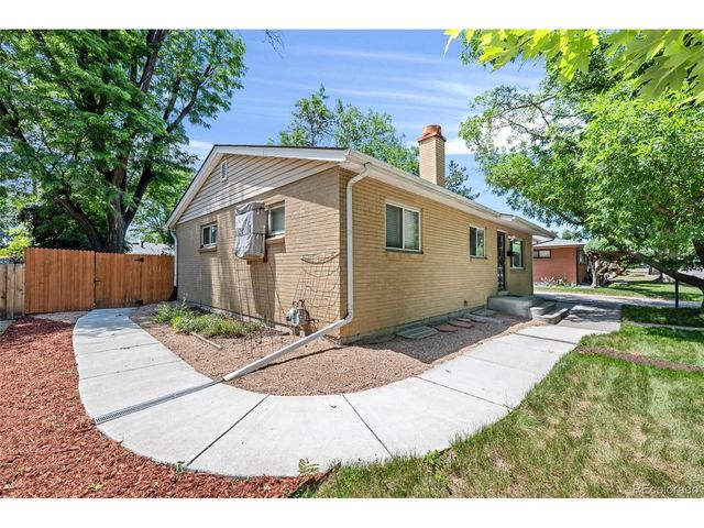 6421 Iris Ct, Arvada, CO 80004